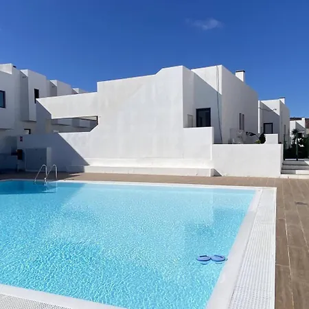 Casa Oasis Con Piscina Nyaraló
